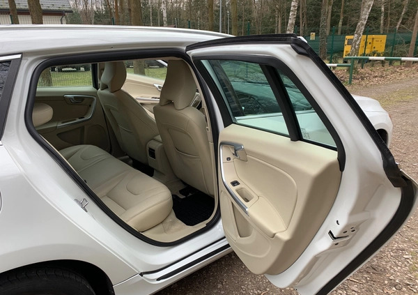 Volvo V60 cena 57900 przebieg: 120700, rok produkcji 2016 z Warszawa małe 211